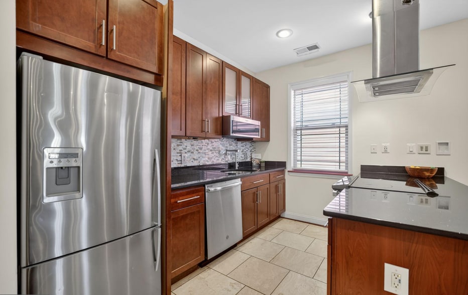 Building Photo - 3573 Warder St NW