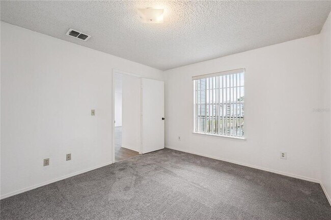 Building Photo - 2550 N Alafaya Trail