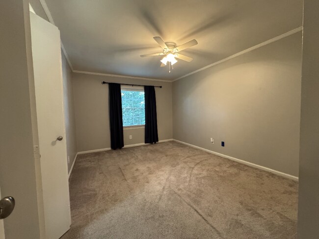 Building Photo - 5917 Quail Hollow Rd