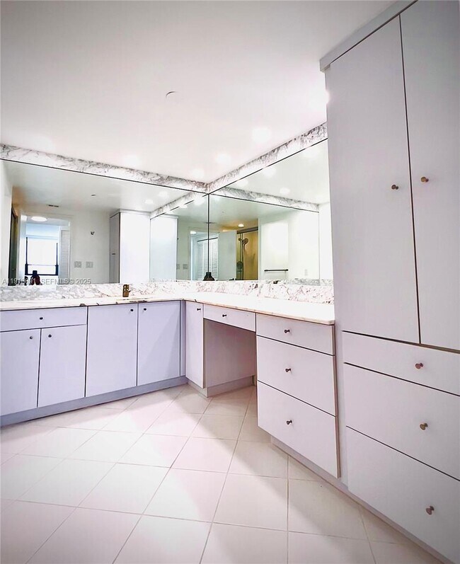 Building Photo - 1 Grove Isle Dr