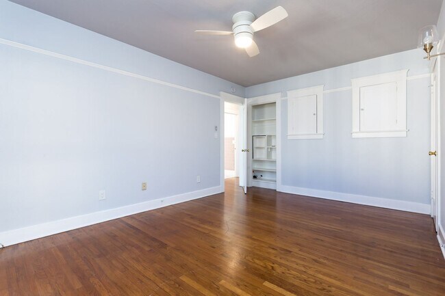 Building Photo - Charming Spanish in Kensington