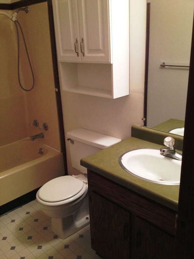 Building Photo - $300 OFF OCTOBER RENT! Spacious home in Ea...