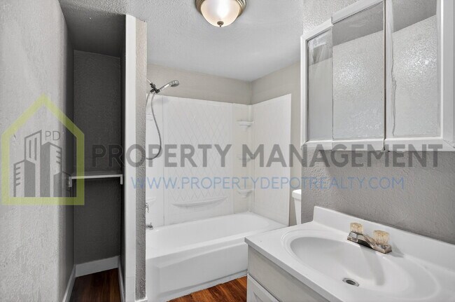 Building Photo - 3647 18th Ave