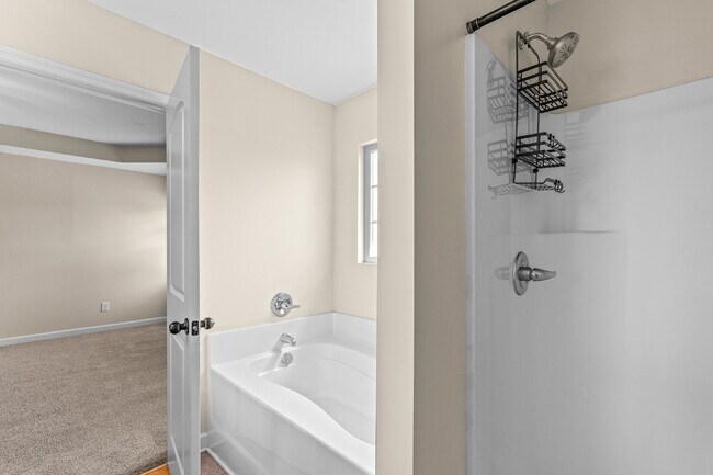 Building Photo - Charming 3- Bedroom home in Bradford Estates!