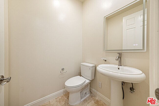 Building Photo - 143 N Arnaz Dr