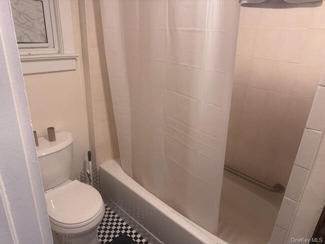 Building Photo - 72 Jerusalem Ave