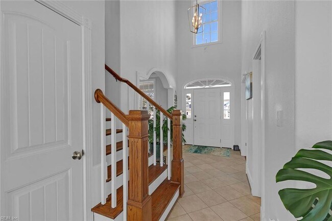 Building Photo - Luxury Waterfront Living on the Chesapeake Bay