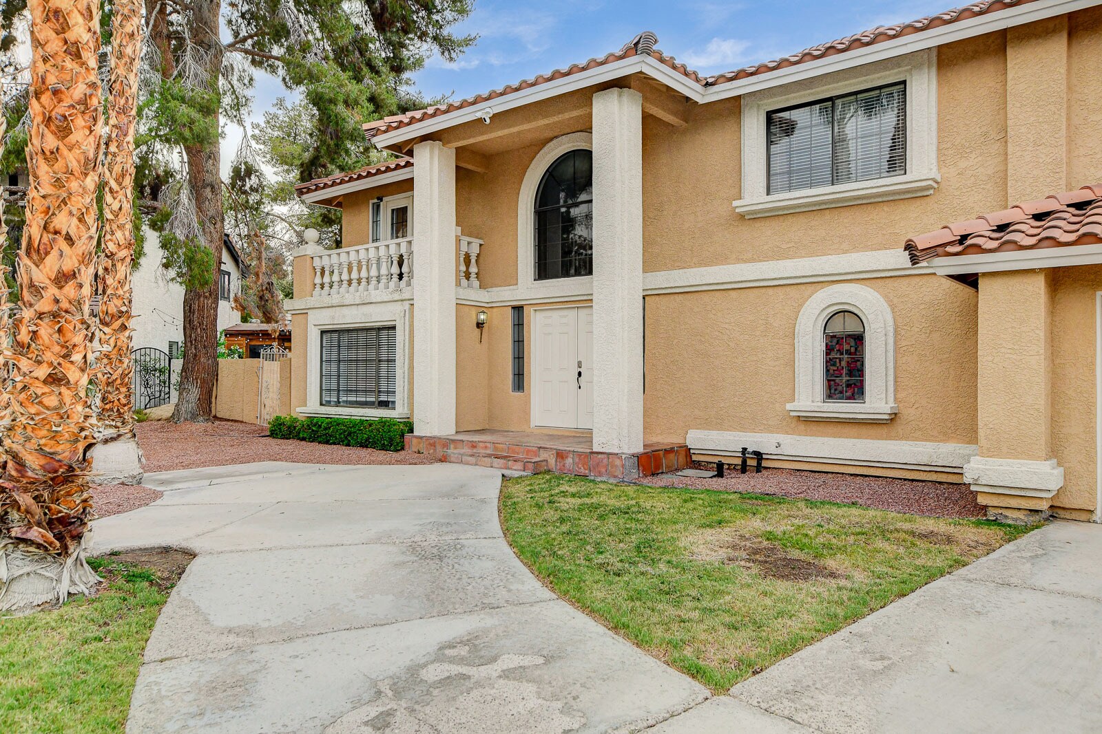 Building Photo - 2224 Lucerne Ct