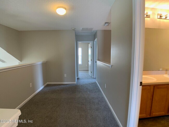 Building Photo - 647 Acorn Chase Dr