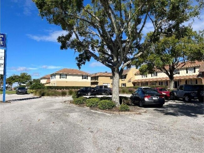 Building Photo - 3601 Cypress Gardens Rd