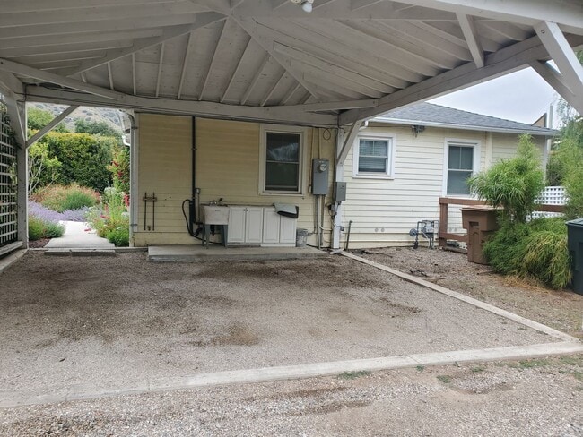 Building Photo - 1206 Drown Ave