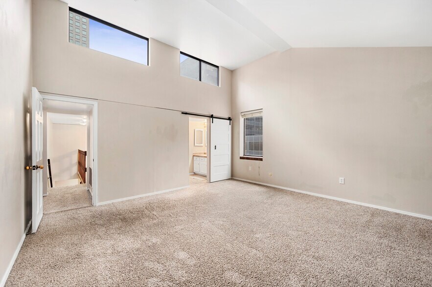 Huge primary bedroom - 1512 Larimer St