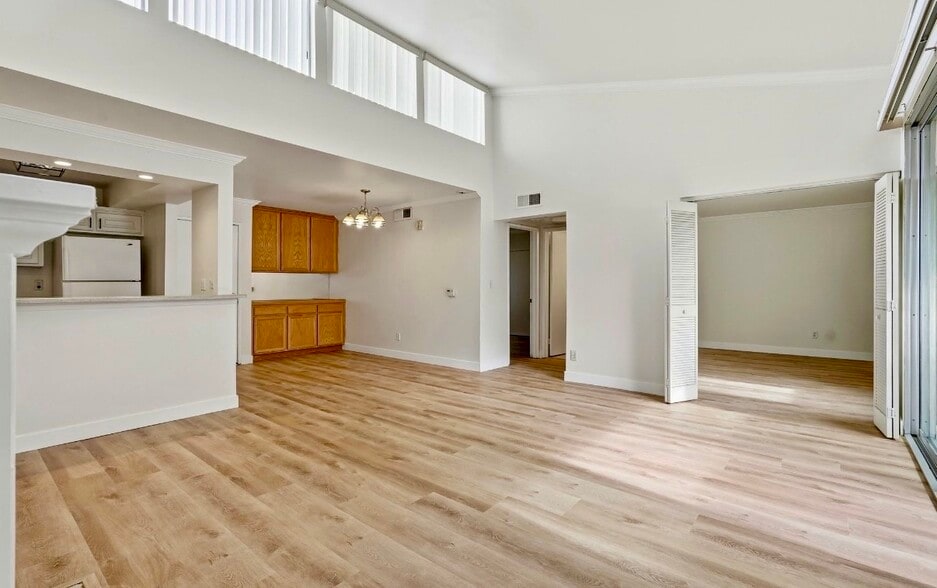 Building Photo - 5325 Newcastle Ave