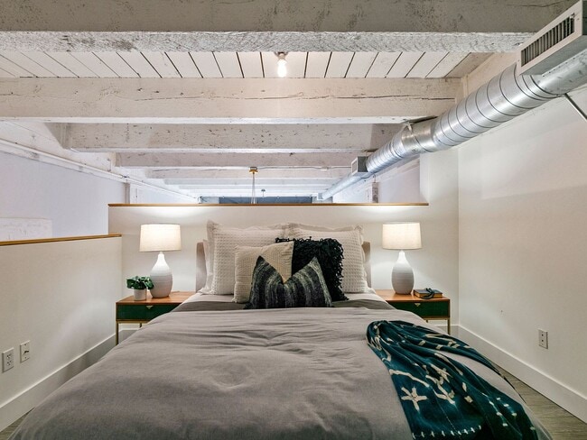 Building Photo - Historic Chown Pella Building - east facing Pearl District loft w/parking & storage