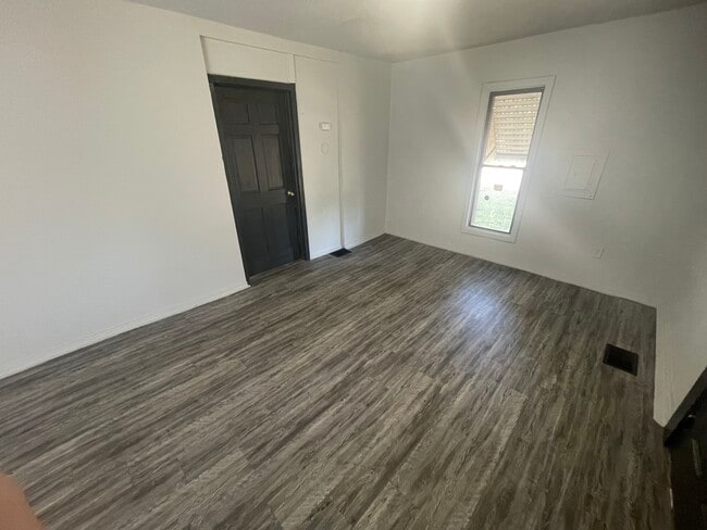 Building Photo - 102 Elmwood Ave