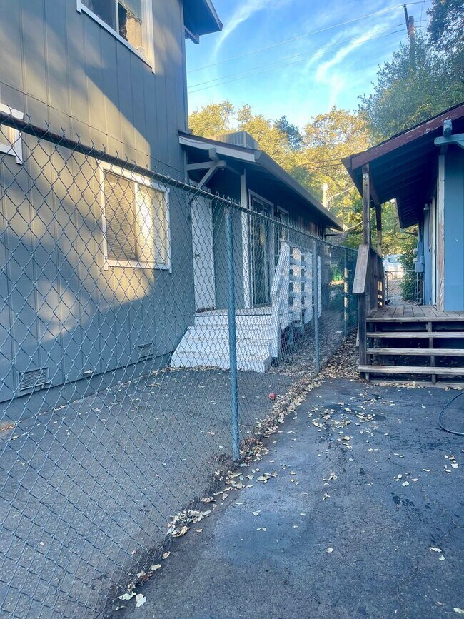 Building Photo - 1843 Shasta St