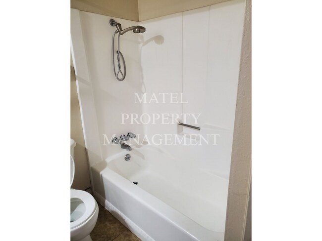 Building Photo - FLO1313