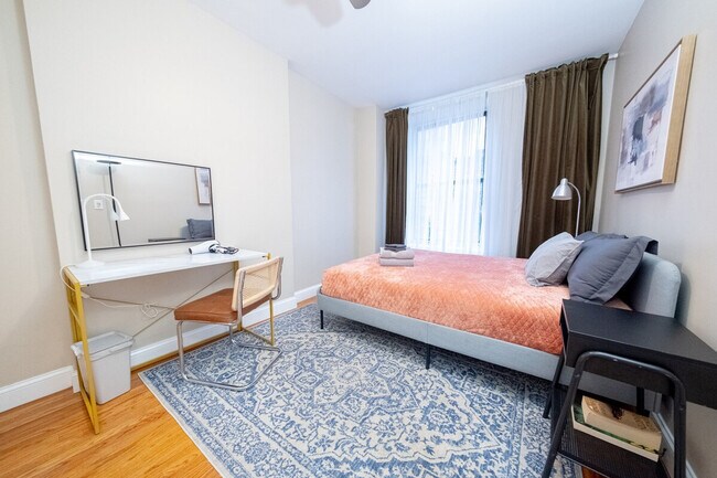 Building Photo - 230 W 113th St