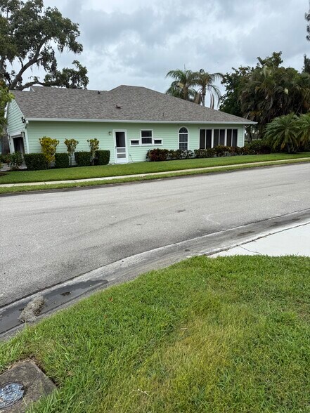 Building Photo - 320 Garden Grove Pky