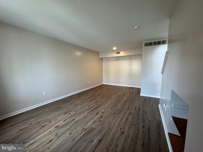 Building Photo - 1405 Roberts Way