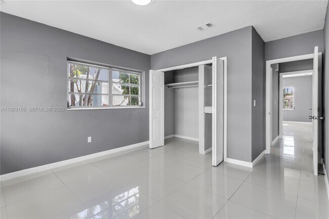 Building Photo - 2221 SW 13th St