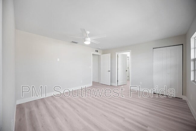 Building Photo - 5039 N Beach Rd