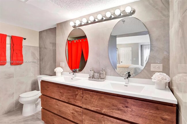 82" LONG DUBBLE VANETY - 7001 Environ Blvd