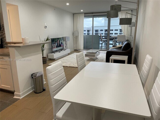 Building Photo - 1500 Bay Rd