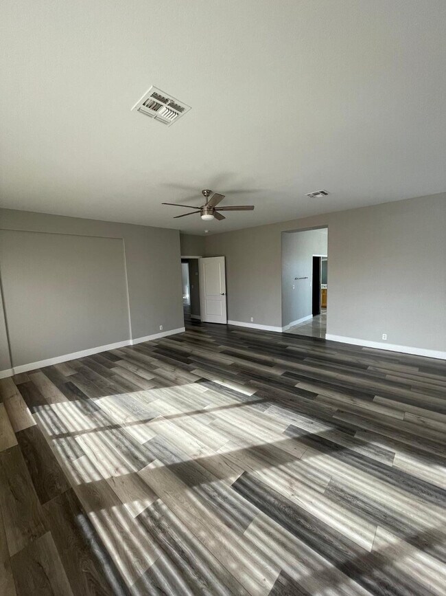 Building Photo - 2225 E Detroit St