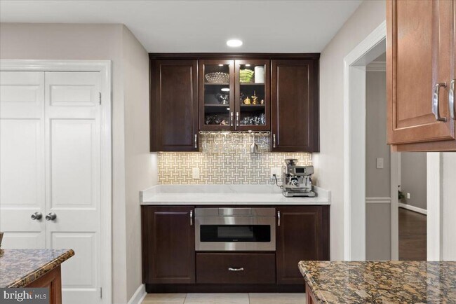 Building Photo - 9472 Lapstrake Ln