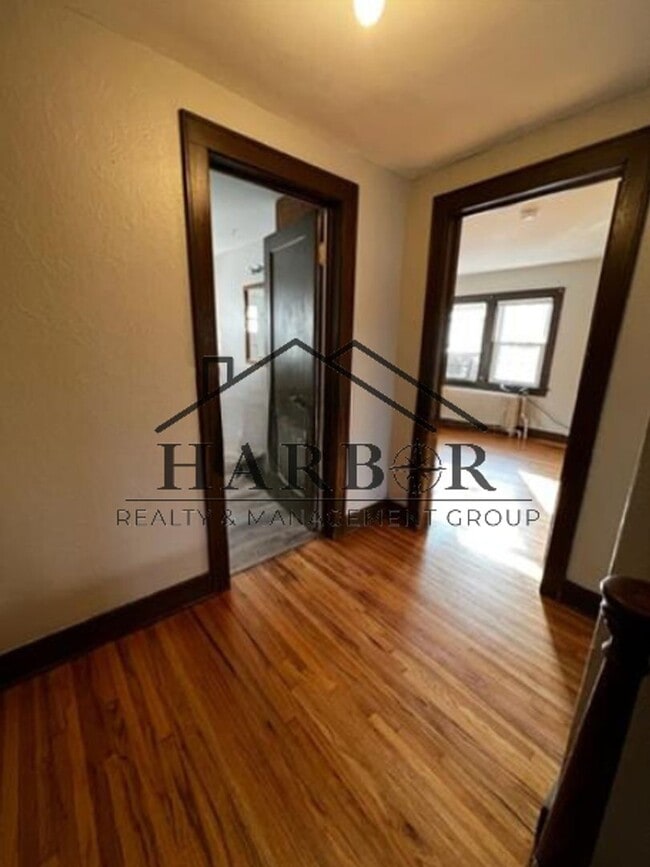 Building Photo - 1st Avenue SW Duplex