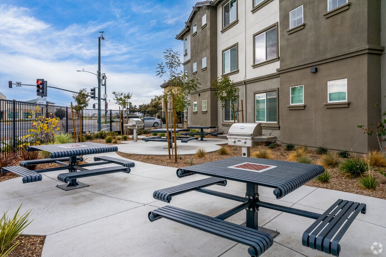 towne center apartments lathrop ca