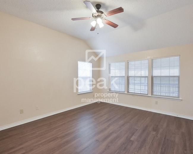 Building Photo - $2000! 3Bed/2.5Bath home in west Fort Worth!  Apply by 9/8 for Labor Day Savings! See description!