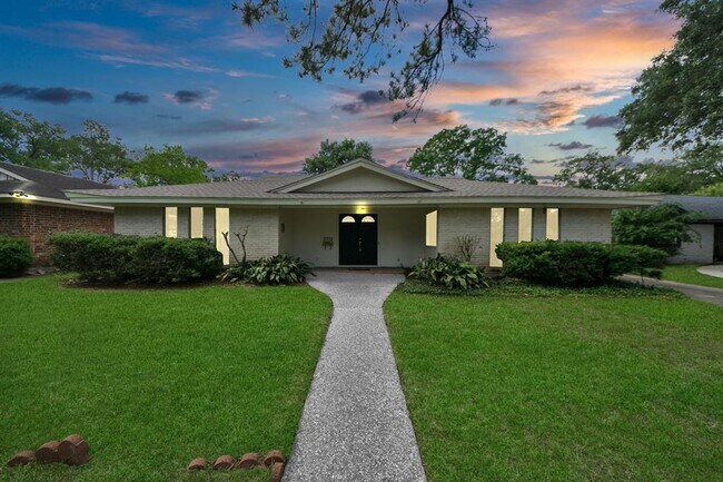 Primary Photo - 5715 Braesvalley Dr