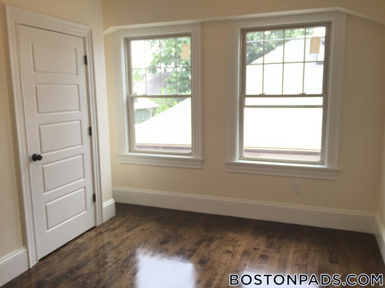 Building Photo - 29 Commonwealth Terrace