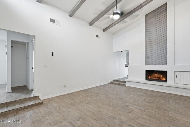 Building Photo - 3540 E Glen Dr