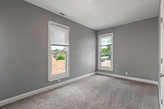 Building Photo - 41 N Beville Ave