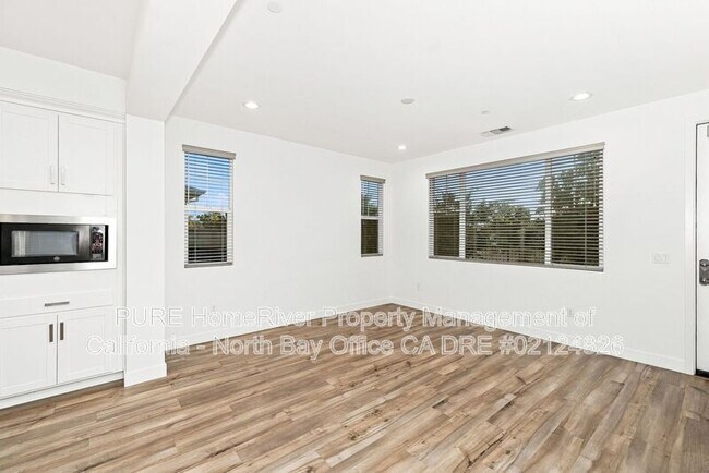 Building Photo - 1581 Country Manor Dr