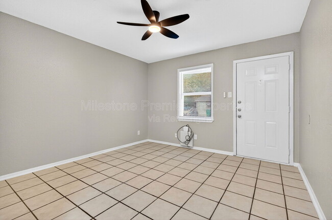 Building Photo - 816 S Crockett St