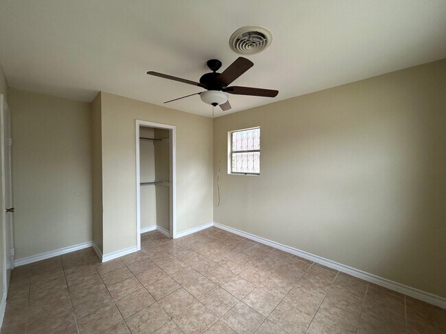 Building Photo - 1006 Laurel Dr