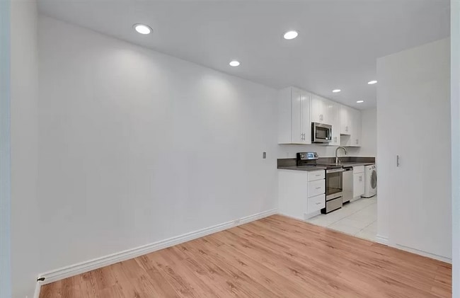 Building Photo - 19860 Claremont Ln