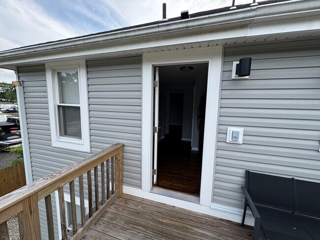 Building Photo - 437 Wheaton Ave