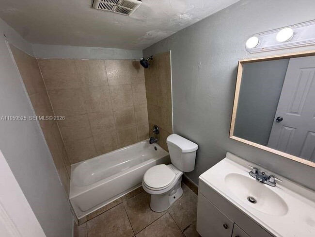 Building Photo - 101 NE 41st St