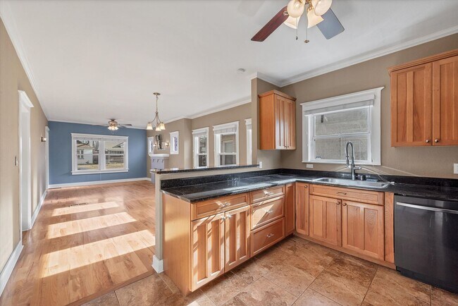 Building Photo - Stunning Craftsman Home in the Heart of Denver!