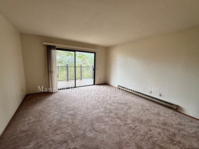 Building Photo - Tanglewood Condominium With Beautiful Bay Views, Fireplace, and Private Deck!!