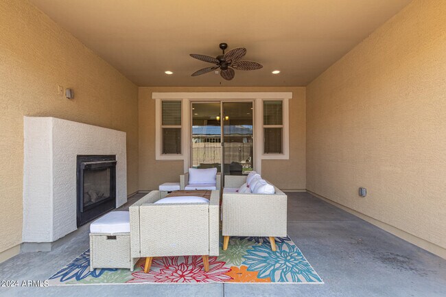 Building Photo - 21366 W Almeria Rd