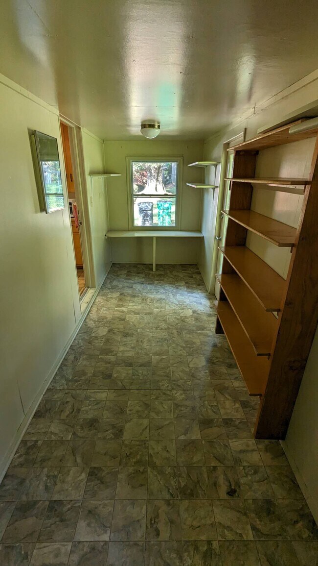 laundry room - 804 Wabash Ave