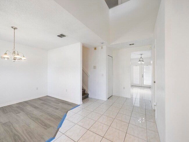 Building Photo - 981 SW McElroy Ave