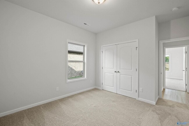 Building Photo - Move In Special!! 1/2 Off First Month's Re...