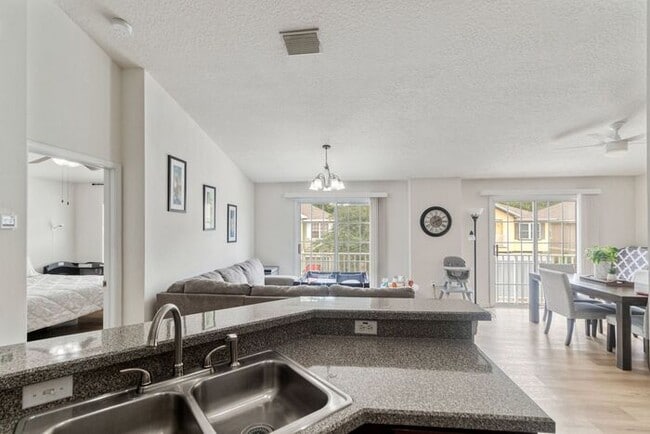 Building Photo - Charming 2 Bedroom/2 Bathroom Wesley Chape...
